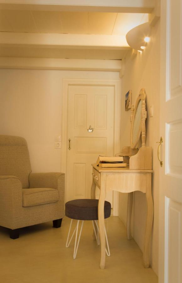 Linos Suites Emporio  Экстерьер фото